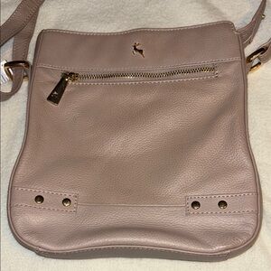 ASHWOOD BRAND DEEP PINK/TAUPE COLOR CROSSBODY WITH SIGNATURE DEER EMBLEM ON BAG
